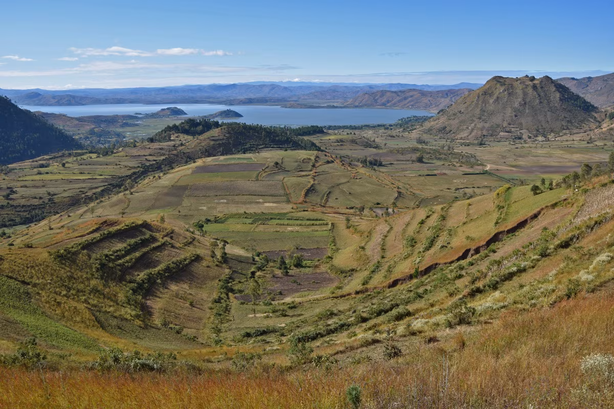 Del País de los Volcanes al Canal de los Pangalanes